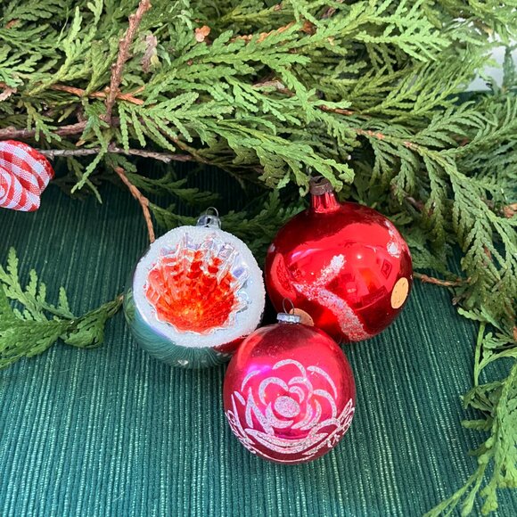 Vintage Christmas Tabletop Decor featuring Anchor Hocking Milk Glass Bowls x 3 - Picture 7 of 10